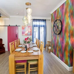  Holiday home The Milton Sleeps 8 Close To Centre Pet Friendly United Kingdom