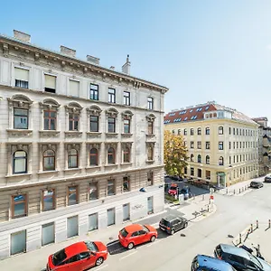  Apartment Zeus Design Schoenbrunn Austria